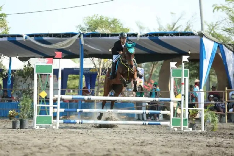 Atlet berkuda Kabupaten Pasuruan, Jawa Timur pada kategori equestrian meraih 7 medali dalam Porprov Jatim 2023. Foto KONI Jawa Timur