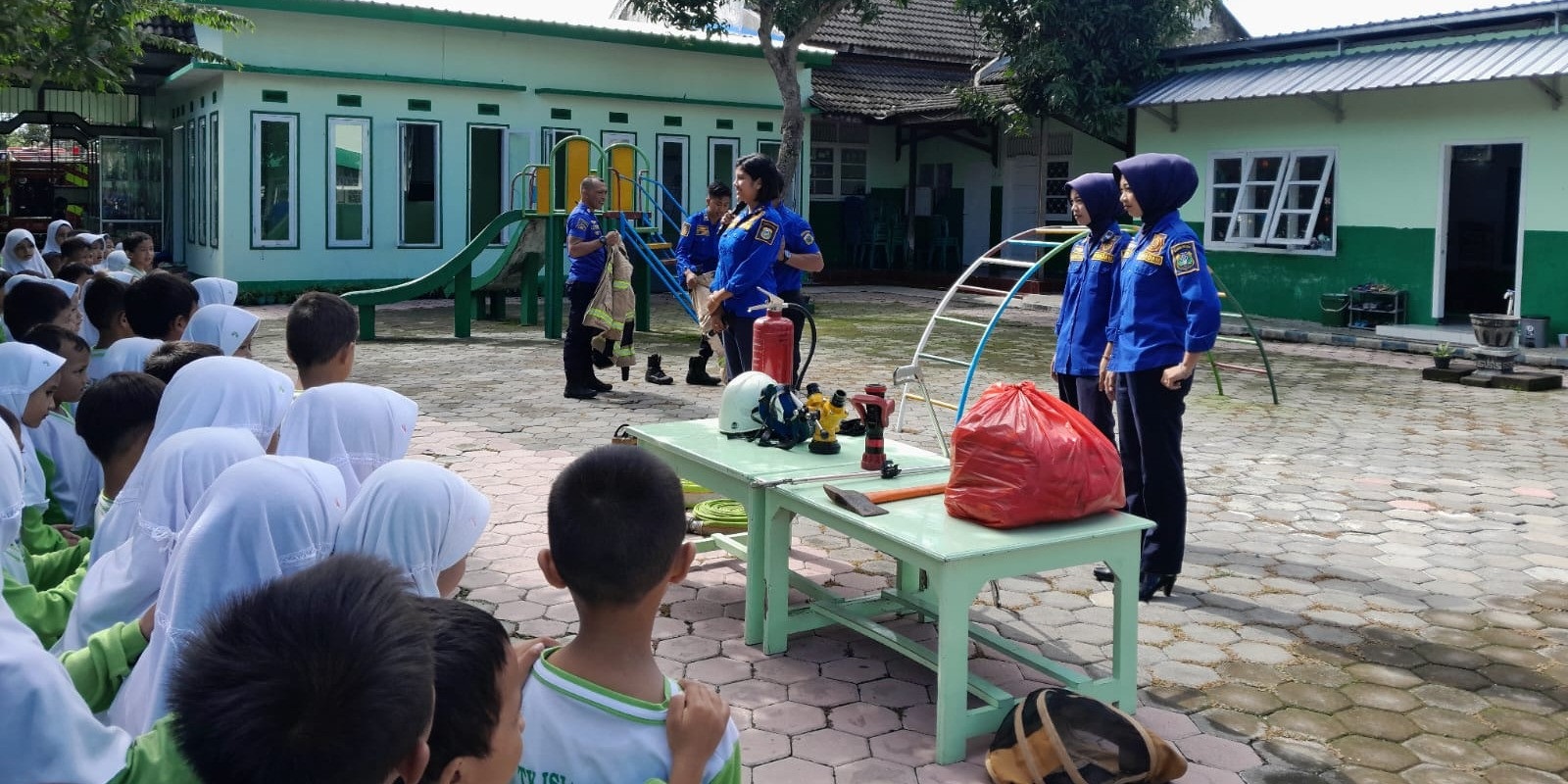 Mendagri Minta Daerah Perkuat Damkar: Tanggung Jawab Besar