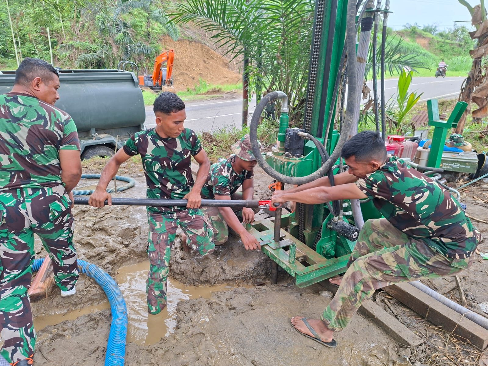 Sumur Bor Terus Bertambah, Air Bersih Mengalir Deras di Wilayah Terdampak Bencana