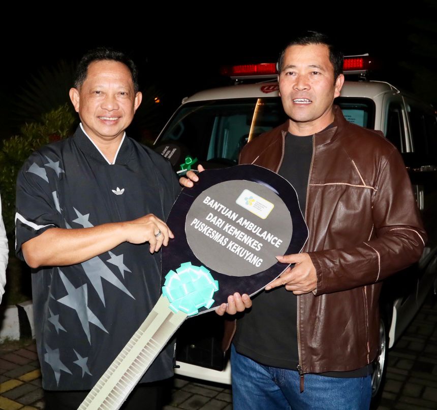 Kuatkan Layanan Kesehatan, Kasatgas PRR Serahkan Bantuan 5 Ambulans di Takengon